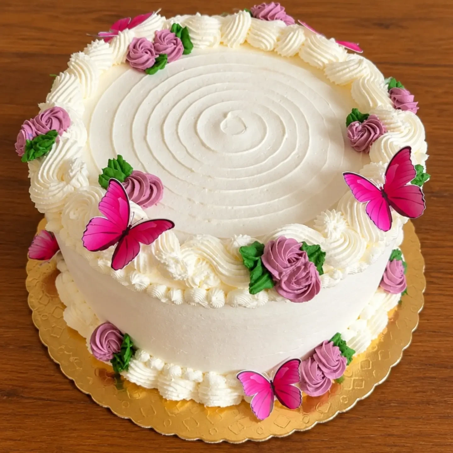 Bolo da Coruja Doceira decorado com flores rosas